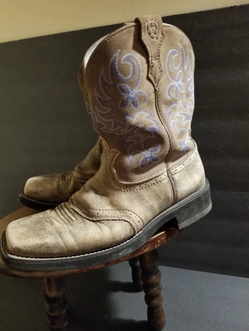Ariat Fatboys Squaretoe Distressed Brown Blue Embroider Cowboy Western Boots 9B